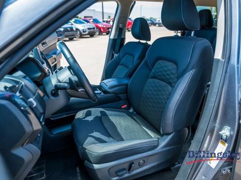 Used 2023 Nissan Pathfinder SV AWD/4WD image 10