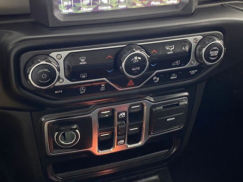 Used 2021 Jeep Wrangler Unlimited Sport image 28