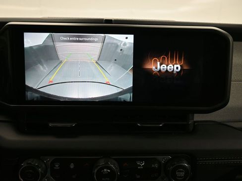 Used 2025 Jeep Wrangler Unlimited Sahara w/ Safety Group AWD/4WD image 23