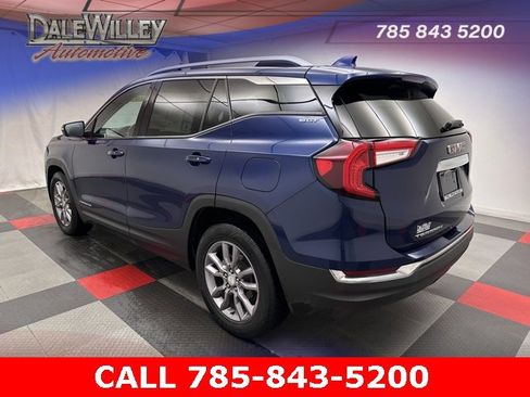 Used 2023 GMC Terrain SLT image 4