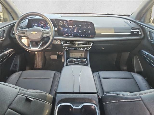 Certified 2025 Chevrolet Traverse LT w/ Sun and Wheel Package FWD image 17