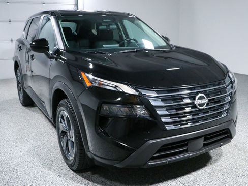 Used 2024 Nissan Rogue SV AWD/4WD image 5