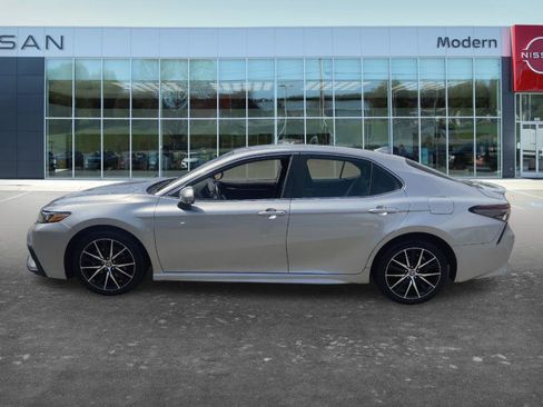 Used 2023 Toyota Camry SE FWD image 7