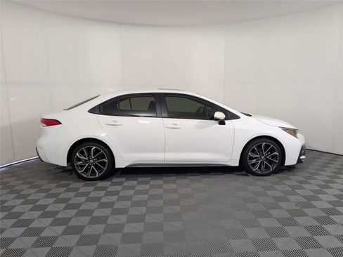 Used 2021 Toyota Corolla SE w/ SE Premium Package image 5