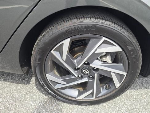 Used 2025 Hyundai Elantra Sport image 12