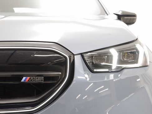 New 2026 BMW M5 w/ Executive Package image 27