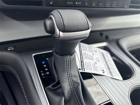Used 2025 Toyota Sienna XLE image 20