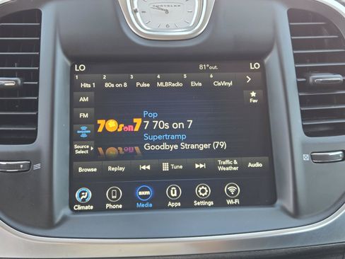 Used 2021 Chrysler 300 Touring w/ Sport Appearance Package RWD image 9