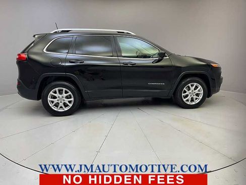 Used 2018 Jeep Cherokee Latitude Plus AWD/4WD image 6
