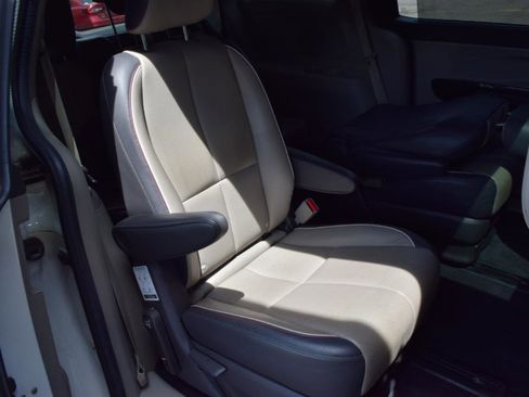 Used 2015 Kia Sedona SX FWD image 39