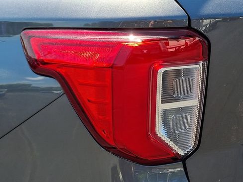 Used 2023 Ford Explorer XLT w/ Equipment Group 202A AWD/4WD image 10