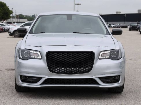 Used 2019 Chrysler 300 Touring w/ Sport Appearance Package RWD image 2