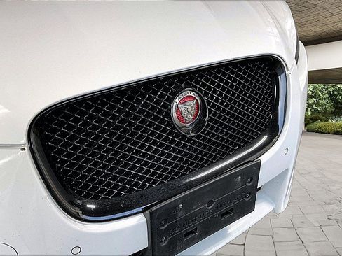 Used 2015 Jaguar XF Portfolio RWD image 24