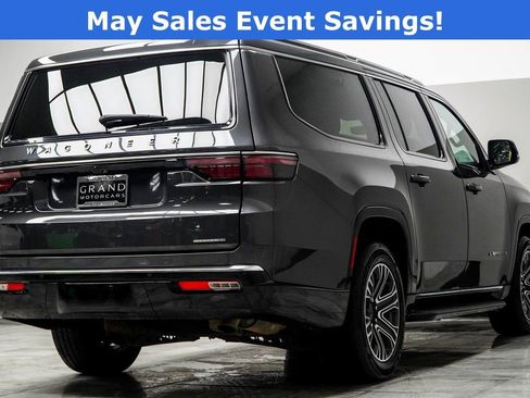 Used 2024 Jeep Wagoneer L Series II w/ Flexible Seating Group AWD/4WD image 12