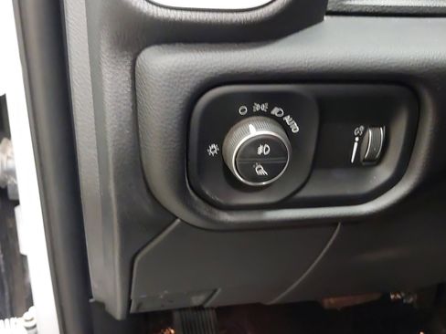 Used 2024 RAM 2500 Big Horn w/ Sport Appearance Package image 23