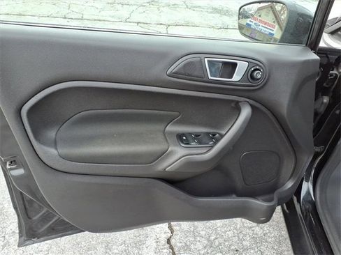 Used 2015 Ford Fiesta SE image 12