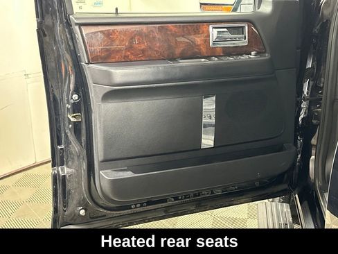 Used 2017 Lincoln Navigator Select image 15