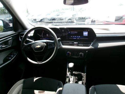 Used 2024 Chevrolet TrailBlazer LT w/ Driver Confidence Package AWD/4WD image 11