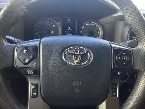 Used 2018 Toyota Tacoma TRD Sport w/ Technology Package image 19
