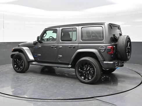 Used 2021 Jeep Wrangler Unlimited Sahara AWD/4WD image 4