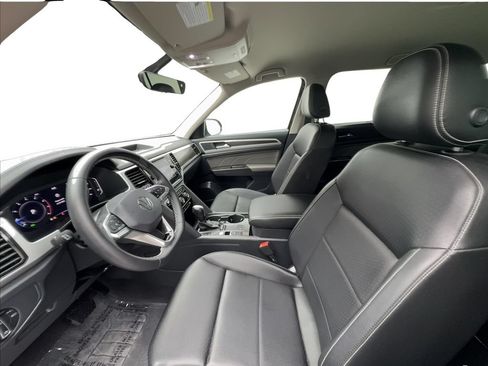 Used 2023 Volkswagen Atlas SE w/ Black Wheel Package FWD image 19