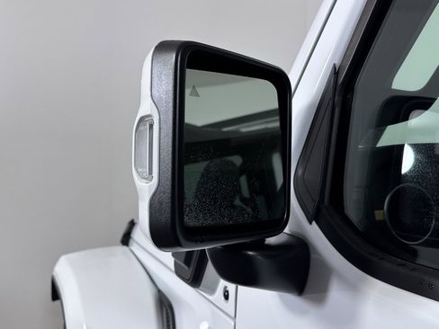 Used 2024 Jeep Wrangler High Altitude AWD/4WD image 30