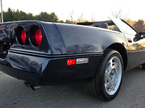 Used 1989 Chevrolet Corvette Convertible RWD image 17