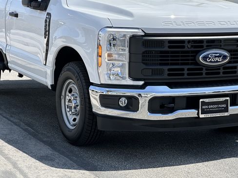 New 2026 Ford F250 XL w/ XL Chrome Package image 10