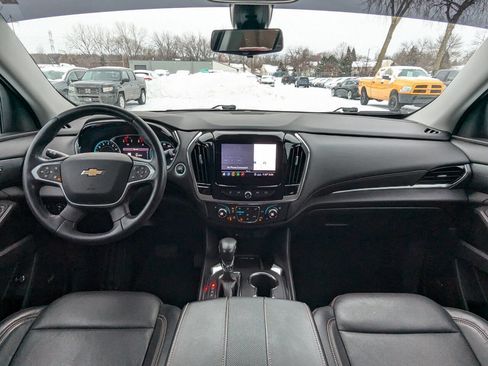 Used 2021 Chevrolet Traverse Premier image 2