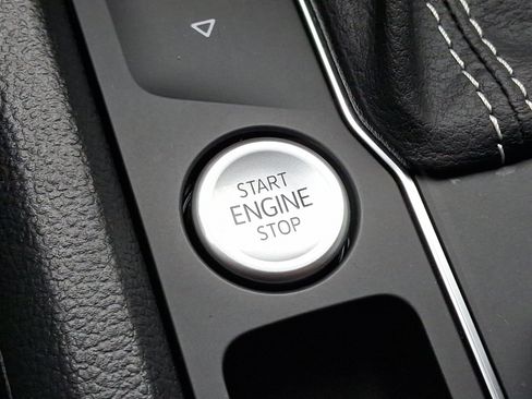 Certified 2023 Volkswagen Atlas Cross Sport SE image 26