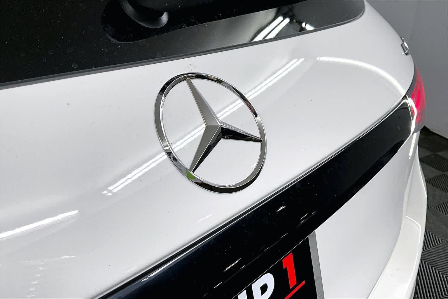Used 2025 Mercedes-Benz GLC 300 4MATIC image 30