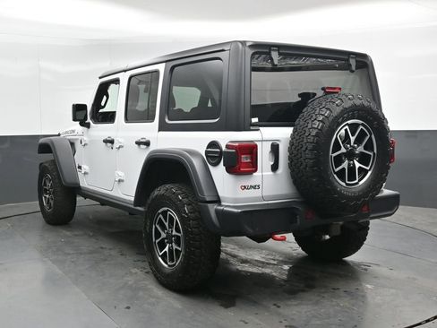 Used 2025 Jeep Wrangler Unlimited Rubicon AWD/4WD image 11