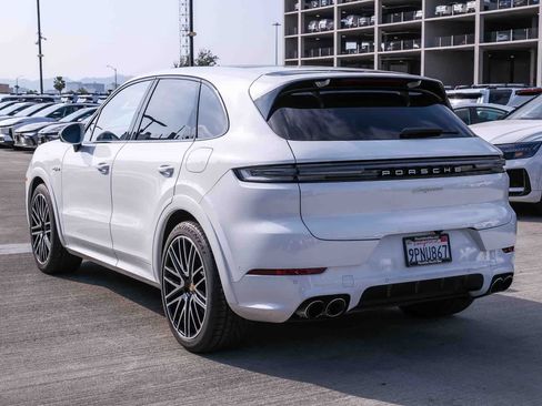 Used 2024 Porsche Cayenne E-Hybrid AWD/4WD image 6
