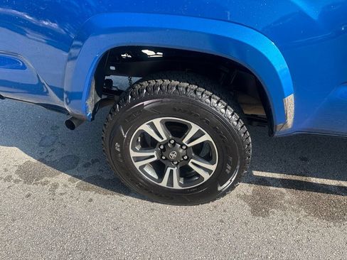 Used 2017 Toyota Tacoma TRD Sport w/ Tow Package AWD/4WD image 10