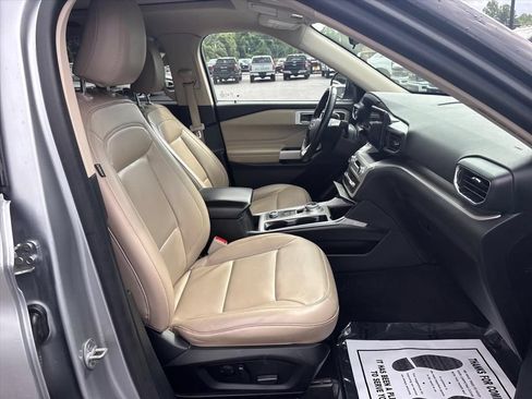 Used 2022 Ford Explorer XLT AWD/4WD image 11