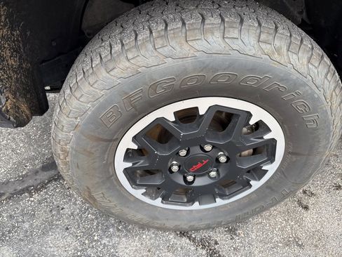 Used 2025 Toyota Tacoma TRD Off-Road image 2