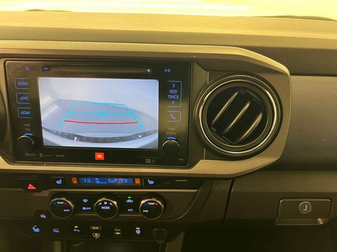 Used 2019 Toyota Tacoma TRD Sport image 29