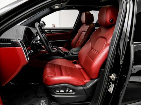 Used 2021 Porsche Cayenne GTS w/ Premium Package Plus AWD/4WD image 40