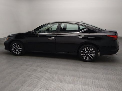 Used 2024 Nissan Altima 2.5 SV FWD image 3