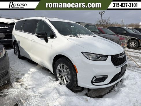 New 2026 Chrysler Pacifica Select image 1