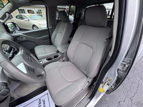 Used 2016 Nissan Frontier SV RWD image 21
