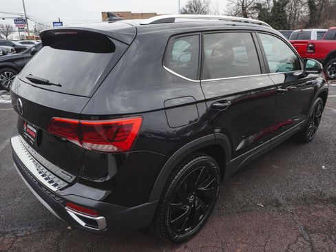 Used 2024 Volkswagen Taos SE w/ Black Wheel Plus Package image 5