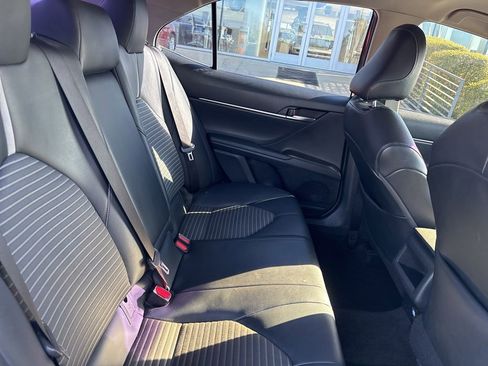 Used 2021 Toyota Camry SE image 15