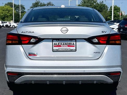 Used 2024 Nissan Altima 2.5 SV AWD/4WD image 4