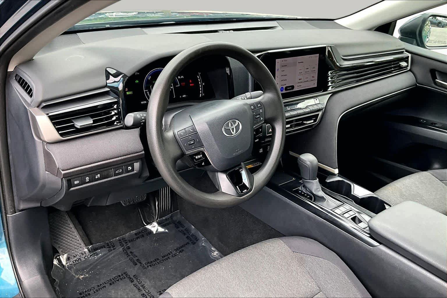 Used 2025 Toyota Camry LE FWD image 16