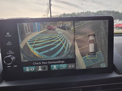 Used 2024 Honda Pilot TrailSport image 16