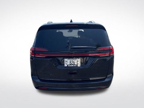 Used 2021 Chrysler Pacifica Touring w/ S Appearance Package FWD image 4
