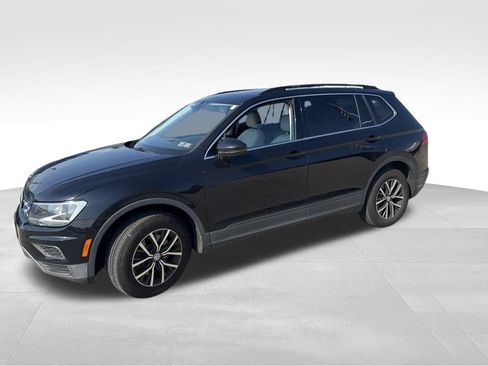 Used 2019 Volkswagen Tiguan SE w/ Panoramic Sunroof Package AWD/4WD image 2