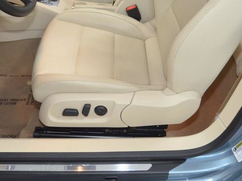 Used 2015 Volkswagen Eos Komfort FWD image 17