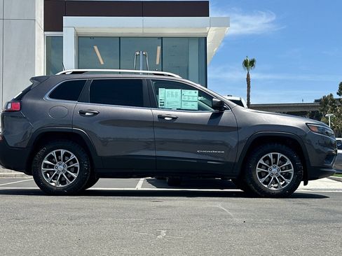 Used 2020 Jeep Cherokee Latitude Plus w/ Comfort/Convenience Group AWD/4WD image 2